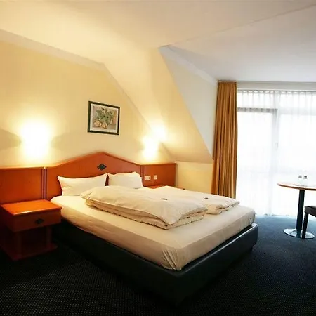 Palazzo - Direkt Im Zentrum Otel 3*